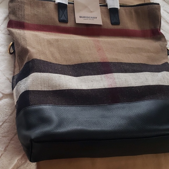 BURBERRY ARMLEY MESSENGER BAG***Authentic - Picture 4 of 5